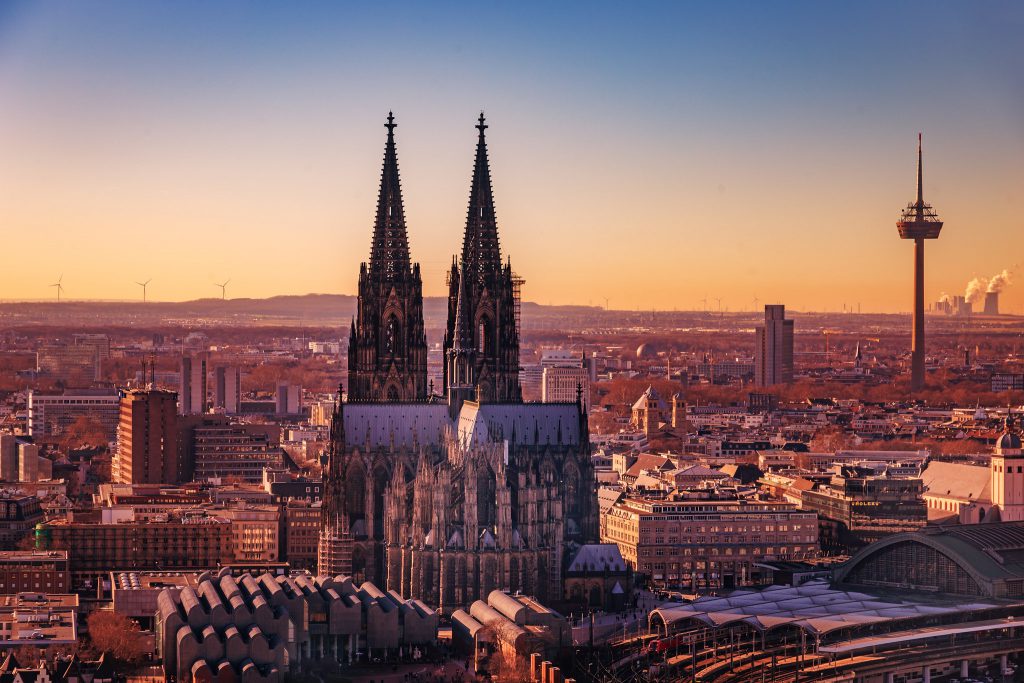 Blick auf den Kölner Dom in der Abendsonne