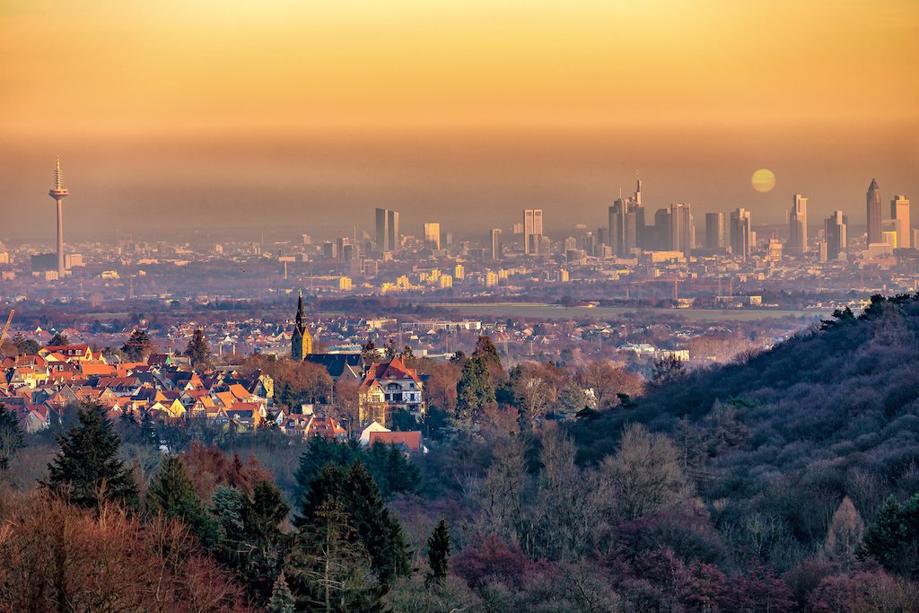 Blick auf Frankfurt / Main in der Abendsonne