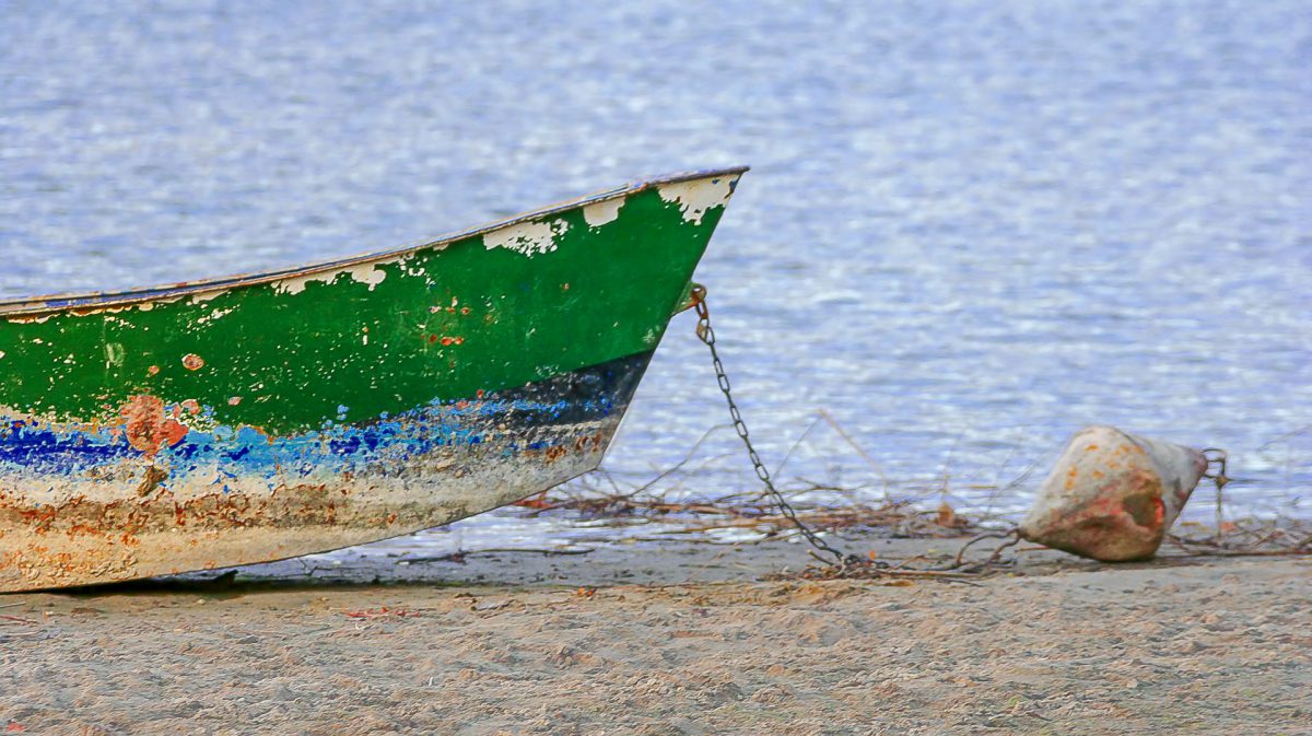 rusty boat - (c) Eric immerheiser